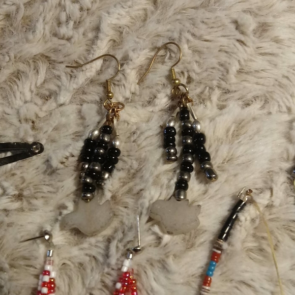 Beautiful Lot of Beaded Jewelry Multi colors - Picture 3 of 16